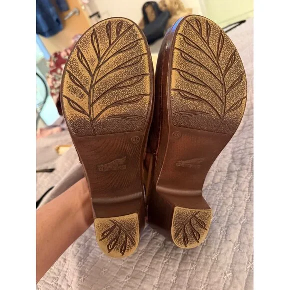 Dansko Womens Sassy Clogs Tan Size 40 Brown Leather Block Ankle Strap Casual - Picture 9 of 16